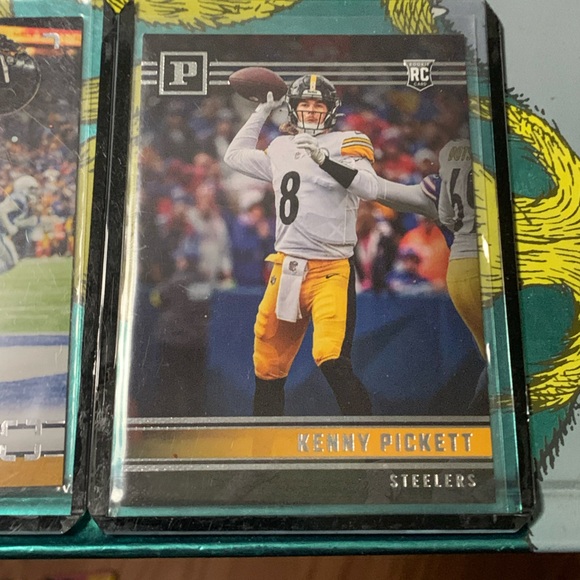 (4) WOW 🤩 KENNY PICKETT AND GEORGE PICKENS PITTSBURGH STEELERS NFL ROOKIE CARDS - Picture 2 of 6